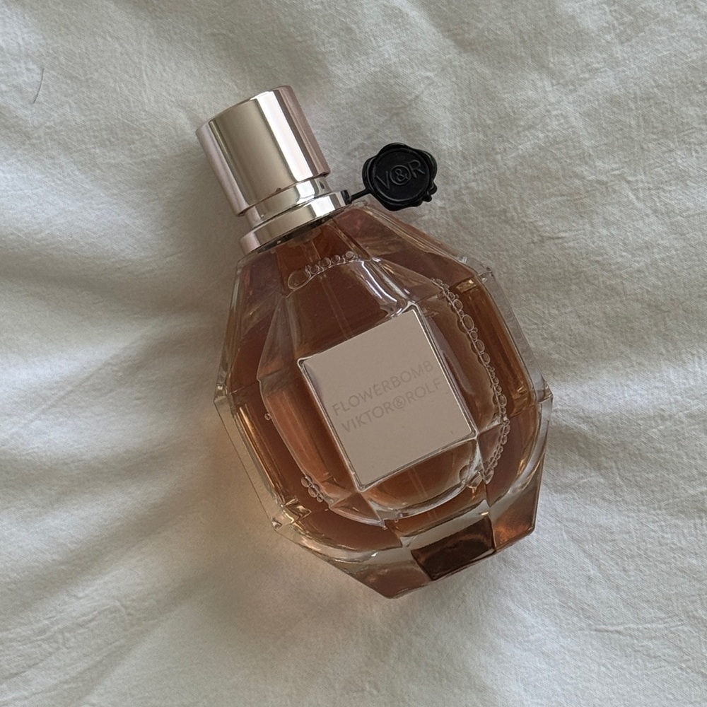 Viktor & Rolf Flowerbomb in Blush Pink